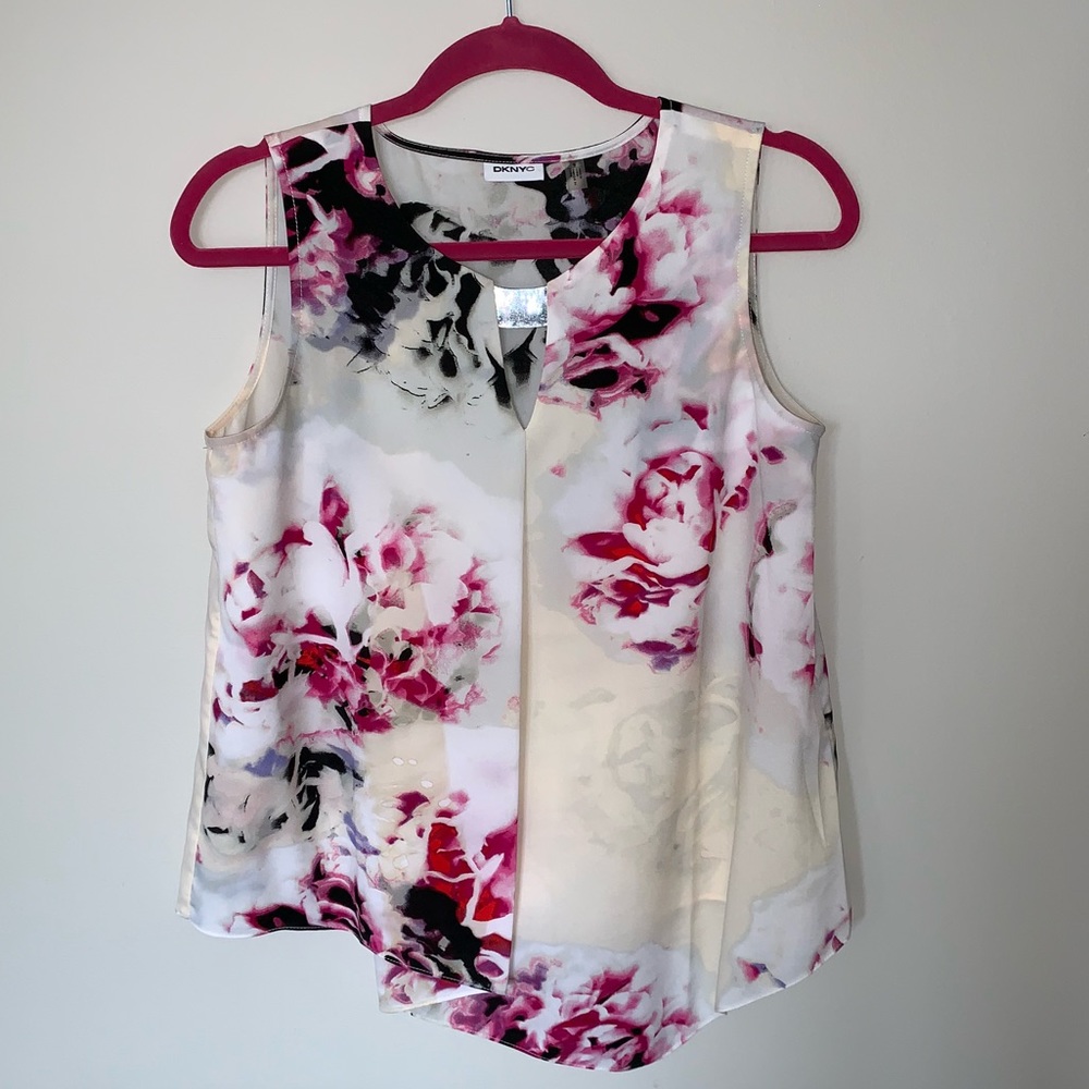 3/$10⭐️ DKNY Tank Top